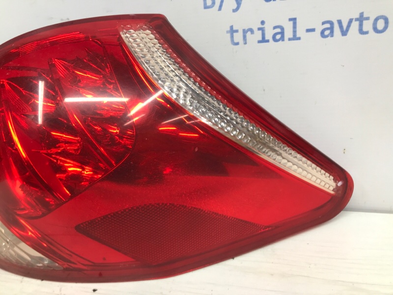 Фонарь задний внешний правый Toyota RAV 4 A30 2.0 бензин 1AZFE