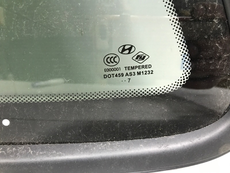 Стекло в кузов заднее левое Hyundai Santa fe CM 2.7 бензин G6EA Стекло в кузов заднее левое Hyundai Santa fe CM 2.7 бензин G6EA