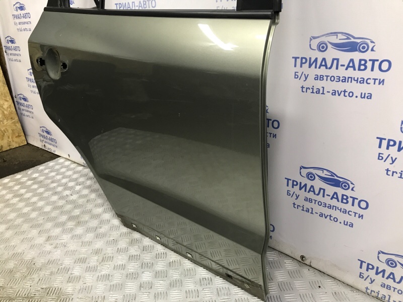 Дверь задняя правая Santa fe 2005-2012 CM 2.7 бензин G6EA Дверь задняя правая Santa fe 2005-2012 CM 2.7 бензин G6EA