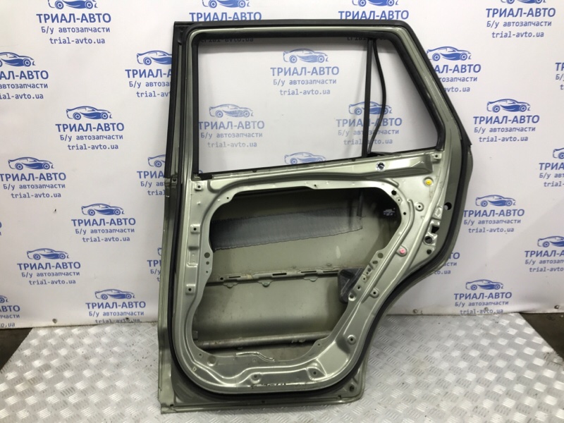 Дверь задняя правая Santa fe 2005-2012 CM 2.7 бензин G6EA Дверь задняя правая Santa fe 2005-2012 CM 2.7 бензин G6EA