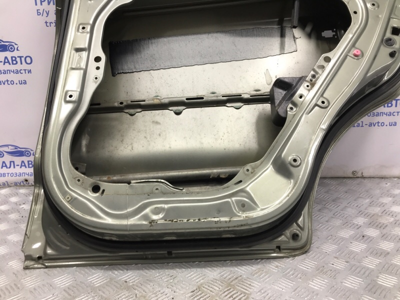 Дверь задняя правая Santa fe 2005-2012 CM 2.7 бензин G6EA Дверь задняя правая Santa fe 2005-2012 CM 2.7 бензин G6EA