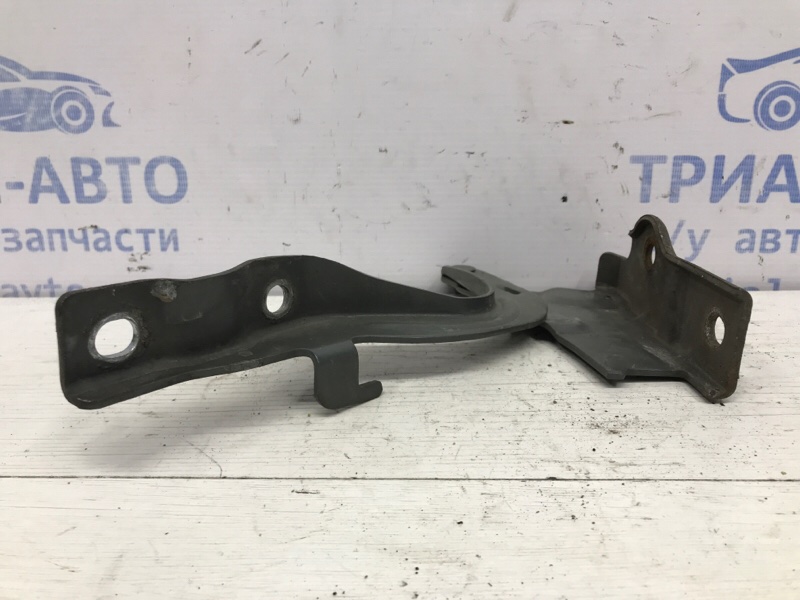 Петля капота правая Hyundai Santa fe CM 2.7 бензин G6EA Петля капота правая Hyundai Santa fe CM 2.7 бензин G6EA