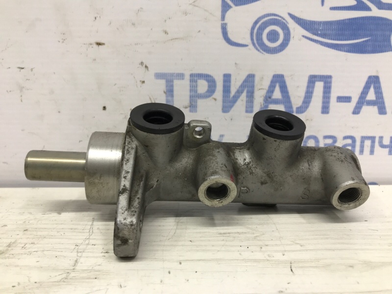 Тормозной цилиндр главный Hyundai Santa fe 2005-2012 CM 2.7 бензин G6EA 585102B300 Б/У