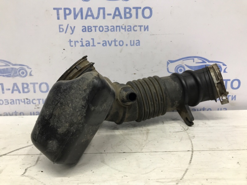 Патрубок воздушного фильтра Toyota RAV 4 2005-2012 A30 2.0 бензин 1AZFE 1788028240 Б/У