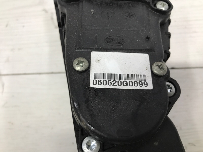 Педаль газа Epica 2006-2013 V250 2.0 бензин X20D1