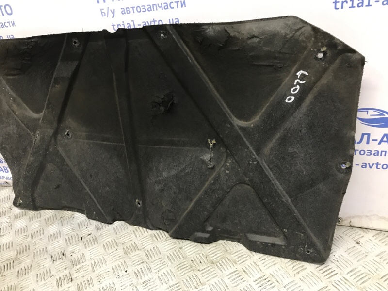Обшивка капота Mitsubishi L200 KB 2.5 дизель 4D56U