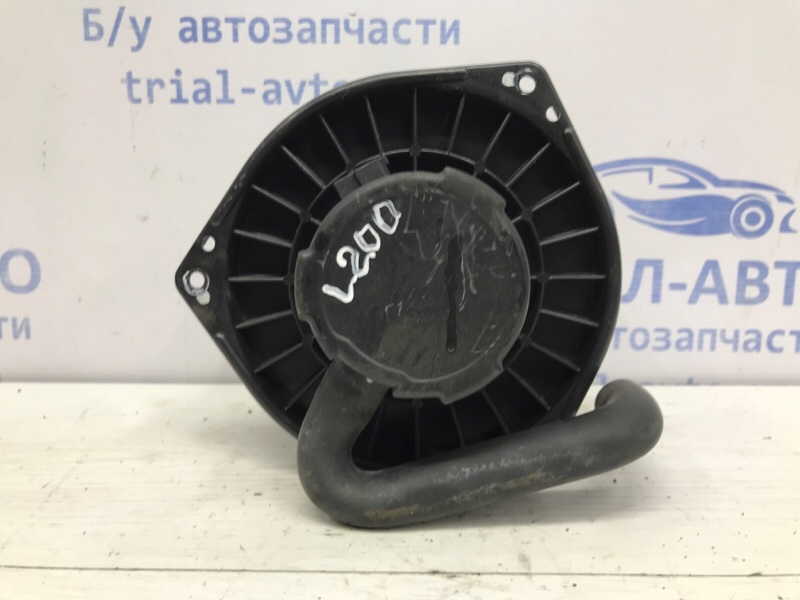 Моторчик печки Mitsubishi L200 KB 2.5 дизель 4D56U