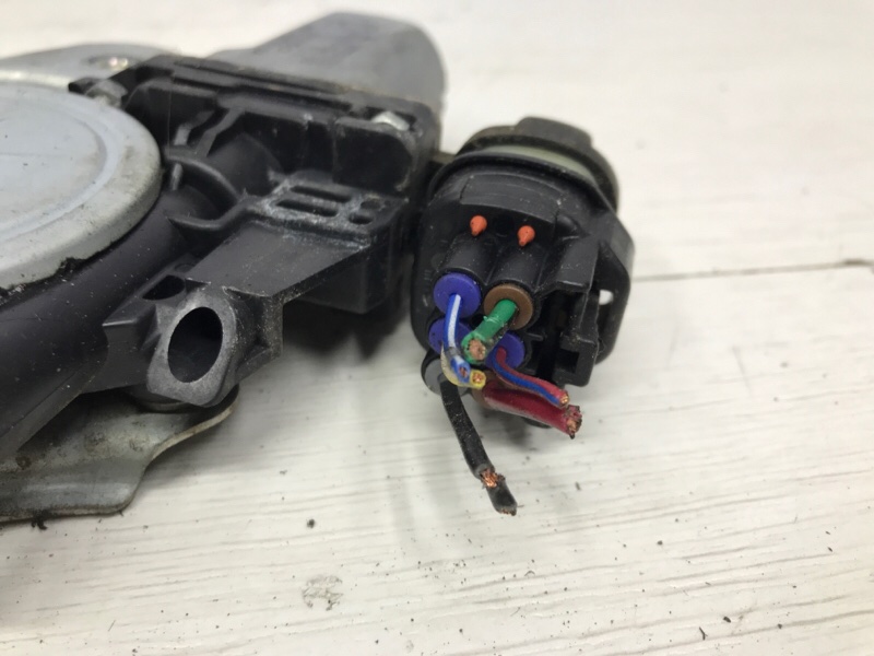 Стеклоподъемник передний левый Mitsubishi L200 KB 2.5 дизель 4D56U