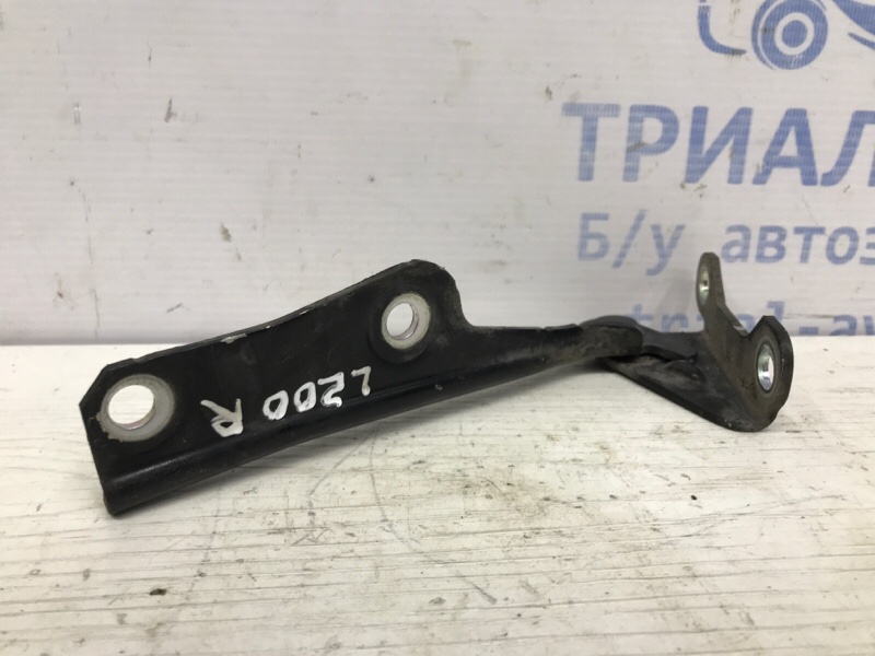 Петля капота правая L200 2006-2015 KB 2.5 дизель 4D56U
