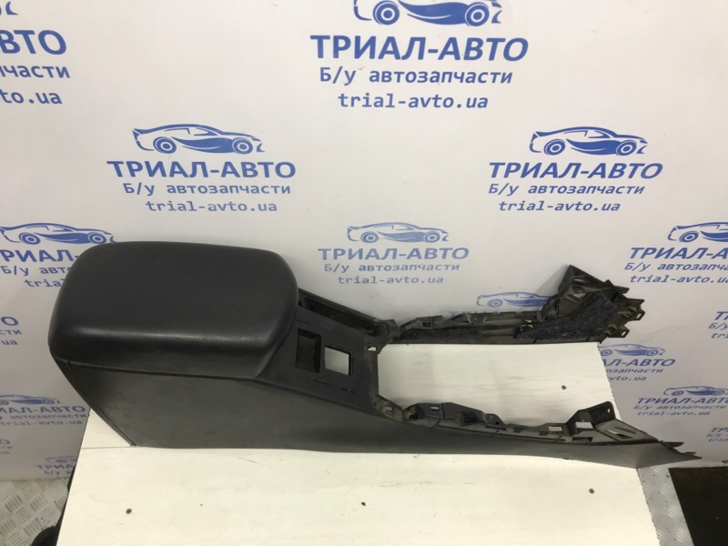 Подлокотник RAV 4 2005-2012 A30 2.0 бензин 1AZFE