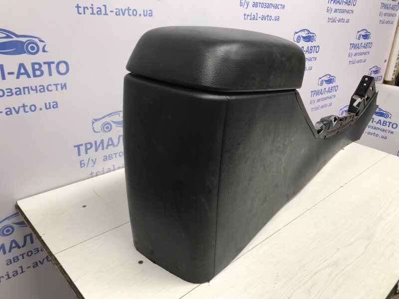 Подлокотник Toyota RAV 4 A30 2.0 бензин 1AZFE