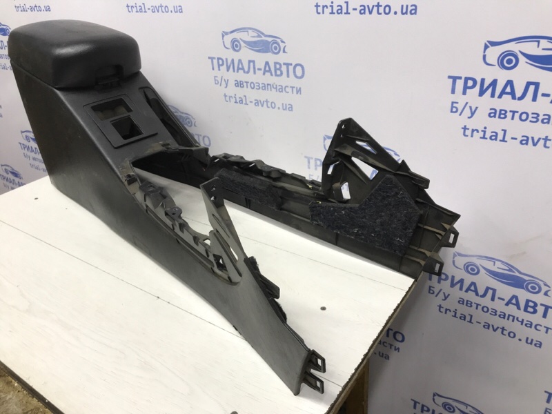 Подлокотник RAV 4 2005-2012 A30 2.0 бензин 1AZFE