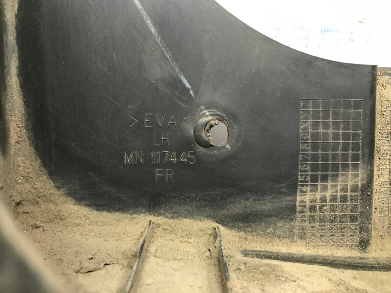 Брызговик передний левый L200 2006-2015 KB 2.5 дизель 4D56U Брызговик передний левый L200 2006-2015 KB 2.5 дизель 4D56U