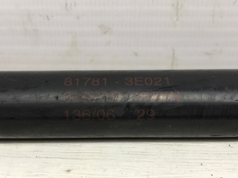 Амортизатор крышки багажника Sorento 2002-2011 BL 2.5 diesel D4CB Амортизатор крышки багажника Sorento 2002-2011 BL 2.5 diesel D4CB