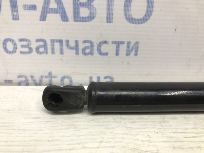 Амортизатор крышки багажника Santa fe 2005-2012 CM 2.7 бензин G6EA