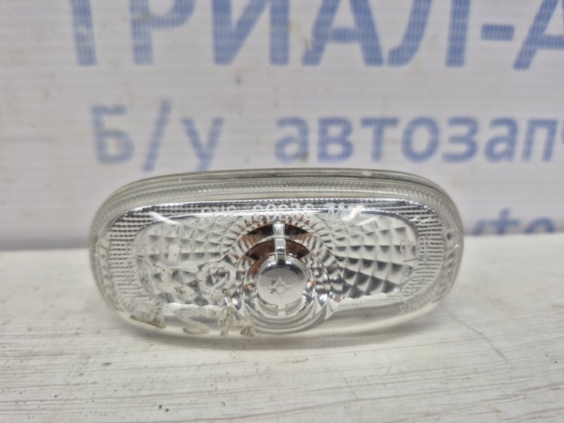 Запчасть повторитель поворотника Hyundai Santa fe 2005-2012 CM 2.7 бензин G6EA 923033K000 Б/У Повторитель поворотника Hyundai Santa fe 2005-2012 CM 2.7 бензин G6EA 923033K000 Б/У