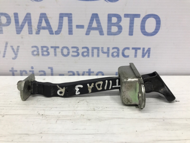 Ограничитель двери задний правый Nissan Tiida 2004-2014 C11 1.6 Бензин HR16 82430ED00A Б/У
