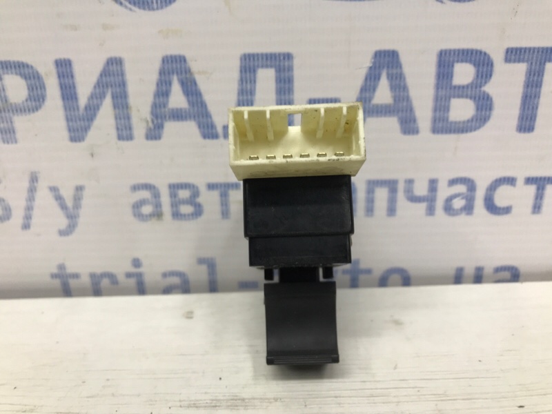Кнопка стеклоподъемника Chevrolet Epica V250 2.0 бензин X20D1 Кнопка стеклоподъемника Chevrolet Epica V250 2.0 бензин X20D1