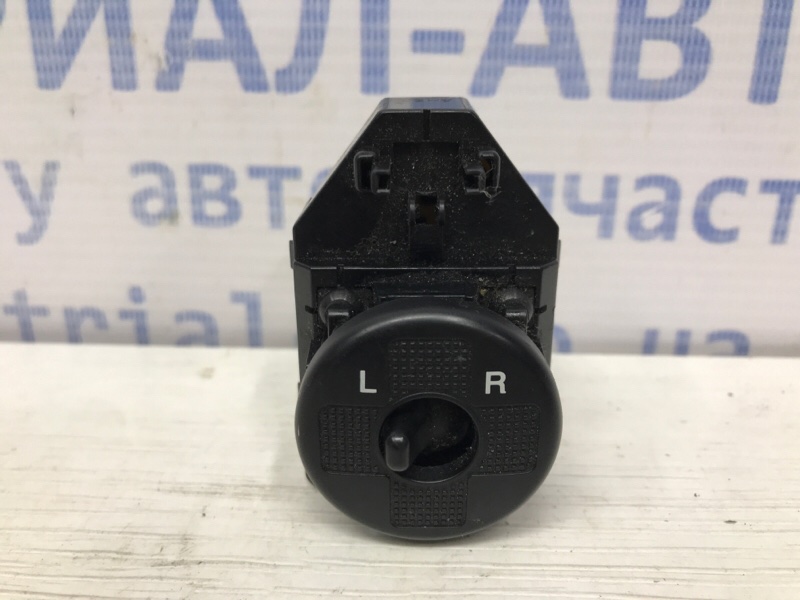 Запчасть корректор зеркал Hyundai Tucson 2004-2009 JM 2.0 diesel D4EA 935702E205LM Б/У Корректор зеркал Hyundai Tucson 2004-2009 JM 2.0 diesel D4EA 935702E205LM Б/У