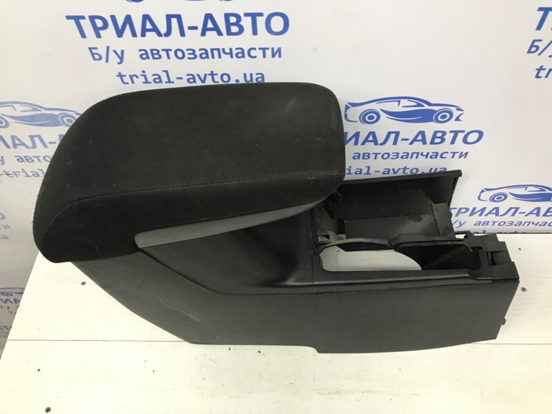 Подлокотник Outlander 2003-2007 CU 2.4 бензин 4G69