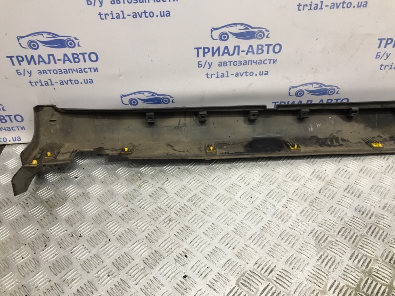 Накладка порога внешняя левая Sorento 2009-2014 XM 2.2 diesel D4HB