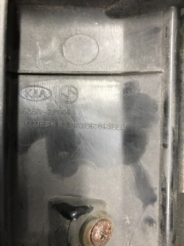 Решетка радиатора Sorento 2009-2014 XM 2.2 diesel D4HB Решетка радиатора Sorento 2009-2014 XM 2.2 diesel D4HB