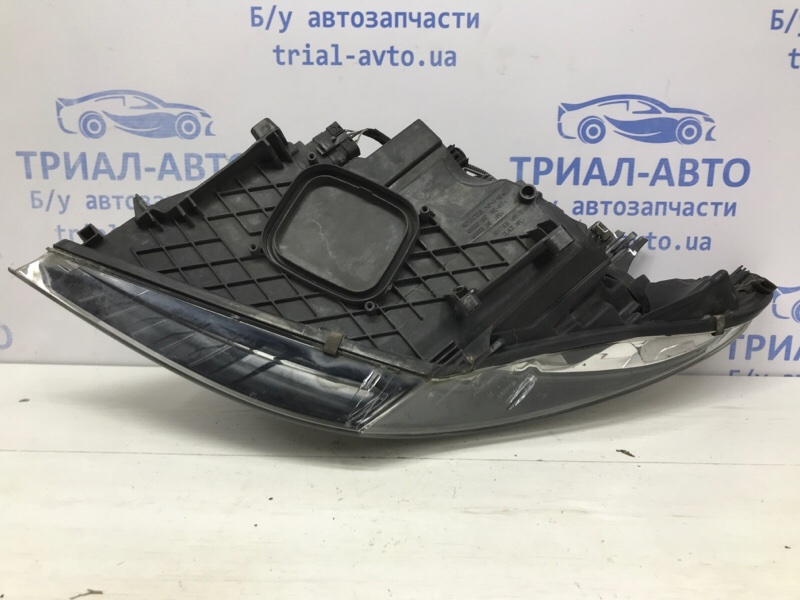 Фара правая галоген Рестайлинг Megane 2009-2016 3 1.5 Diesel K9K