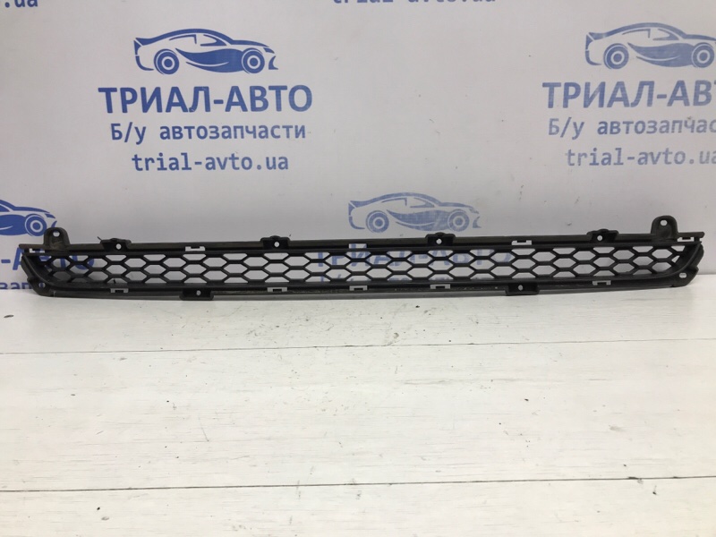 Решетка бампера центральная KIA Sorento 2009-2014 XM 2.2 diesel D4HB 865222P000 Б/У
