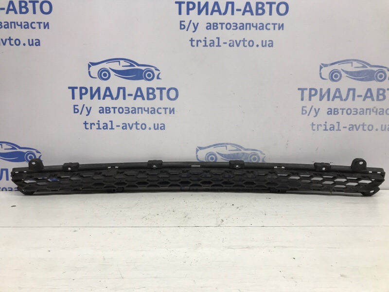 Решетка бампера центральная Sorento 2009-2014 XM 2.2 diesel D4HB