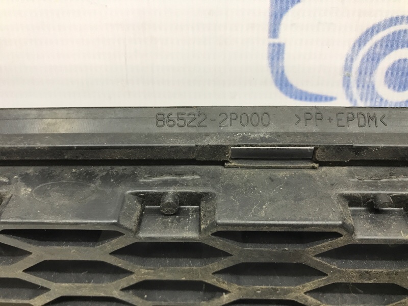 Решетка бампера центральная Sorento 2009-2014 XM 2.2 diesel D4HB