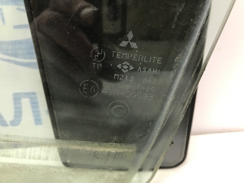 Стекло двери переднее левое Mitsubishi Pajero Wagon 3 3.2 Дизель 4M41 Стекло двери переднее левое Mitsubishi Pajero Wagon 3 3.2 Дизель 4M41