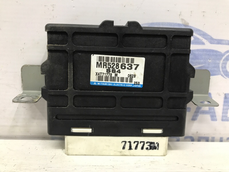 Блок управления Mitsubishi Pajero Wagon 1999-2006 3 3.2 Дизель 4M41 MR528637 Б/У