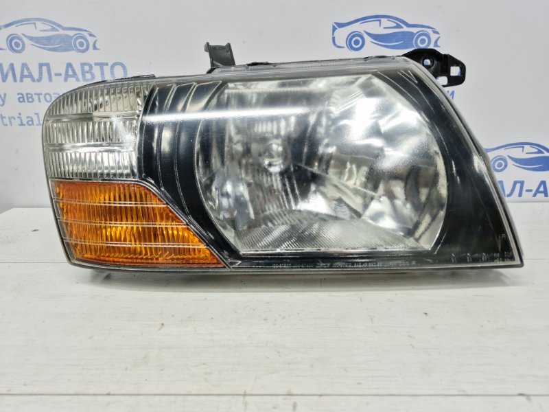 Фара правая галоген Mitsubishi Pajero Wagon 1999-2006 3 3.2 Дизель 4M41 MR548034 Б/У