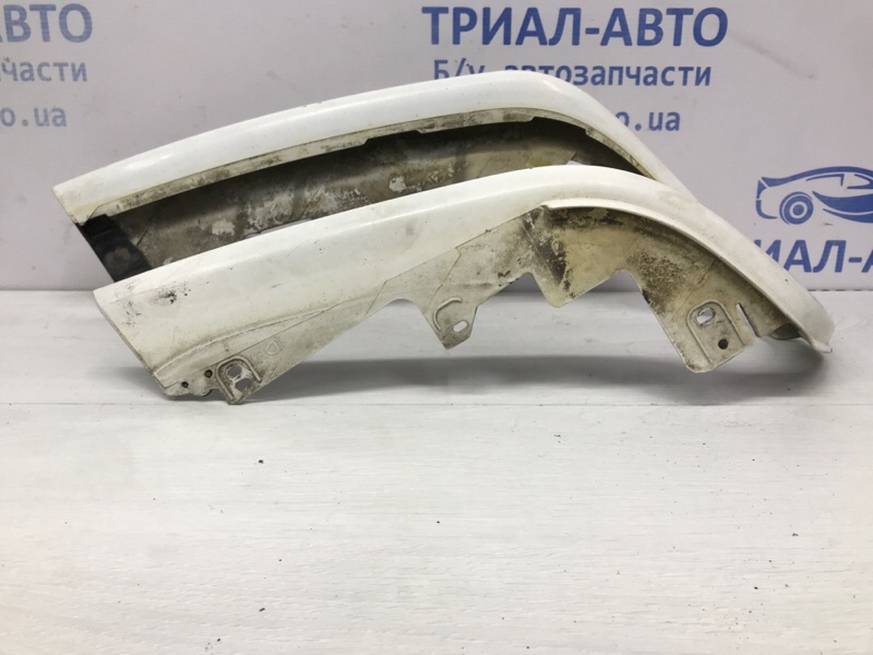 Накладка правая Mitsubishi Pajero Sport K9 2.5 Diesel 4D56 МКПП