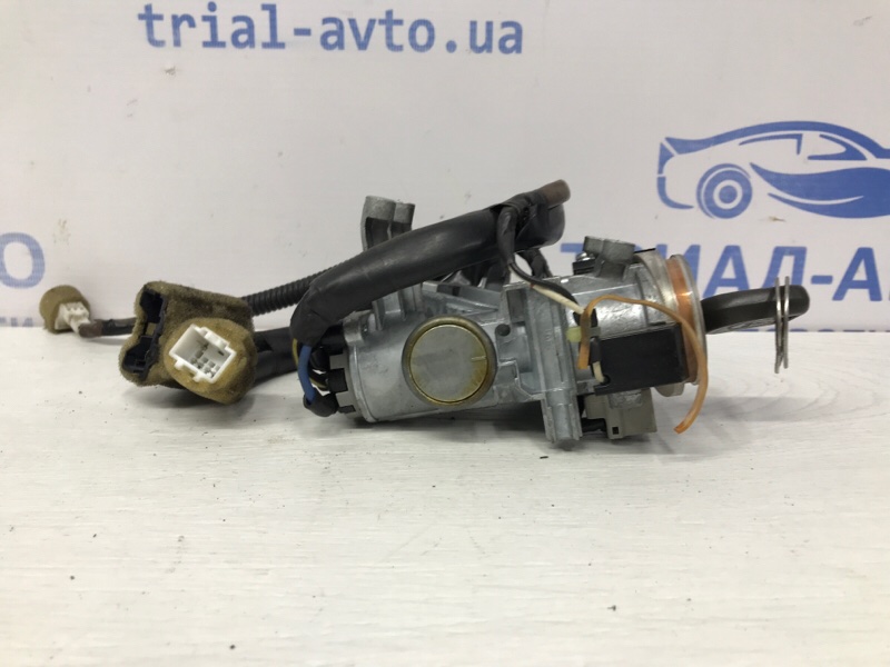 Замок зажигания Mitsubishi Pajero Sport 1996-2008 K9 2.5 Diesel 4D56 МКПП MR390395 Б/У