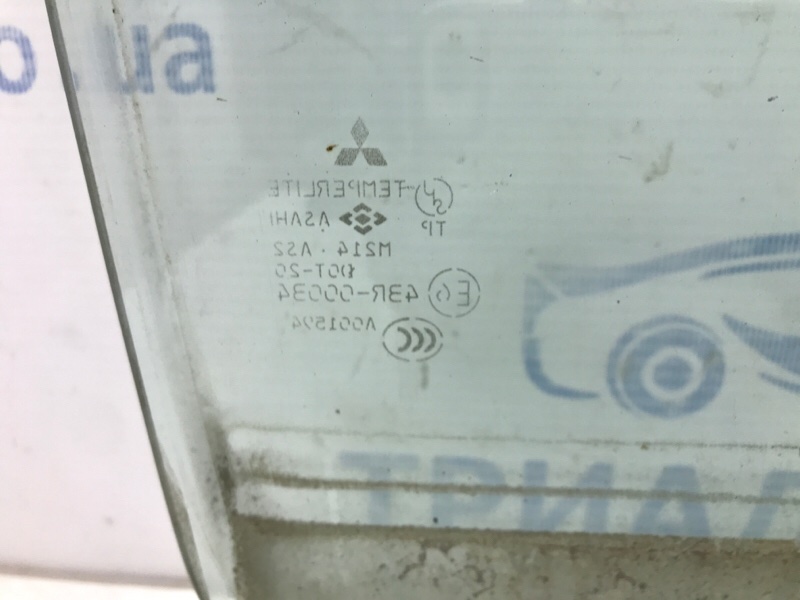 Стекло двери переднее правое Mitsubishi Pajero Sport K9 2.5 Diesel 4D56 МКПП