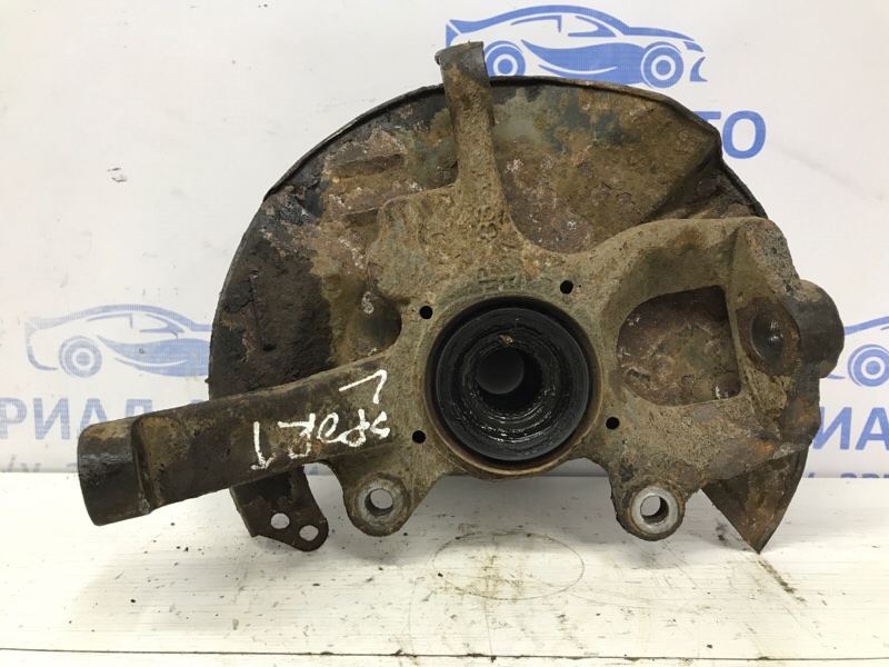 Кулак поворотный левый без ступицы Mitsubishi Pajero Sport 1996-2008 K9 2.5 Diesel 4D56 МКПП MR113894 Б/У