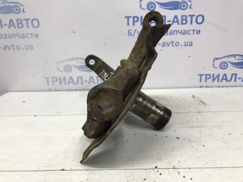 Кулак поворотный левый без ступицы Mitsubishi Pajero Sport K9 2.5 Diesel 4D56 МКПП