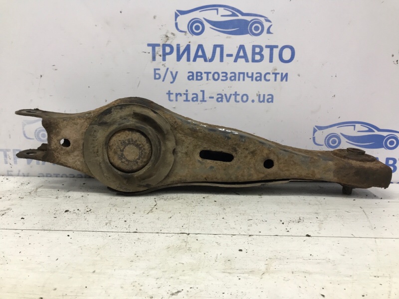 Рычаг задней подвески нижний поперечный (под пружину) KIA Sorento 2009-2014 XM 2.2 diesel D4HB 552102P100 Б/У