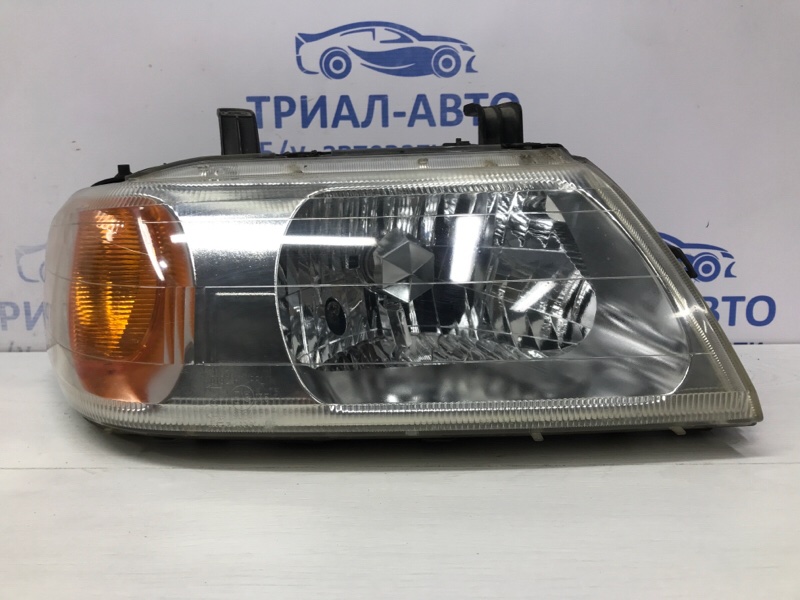 Фара правая галоген Mitsubishi Pajero Sport 1996-2008 K9 2.5 Diesel 4D56 МКПП 8301A366 Б/У