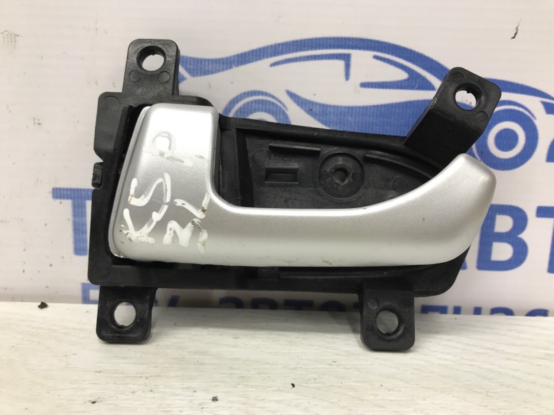 Ручка двери внутренняя левая KIA Sportage 2010-2016 SL 2.0 diesel D4HA 826103U000 Б/У