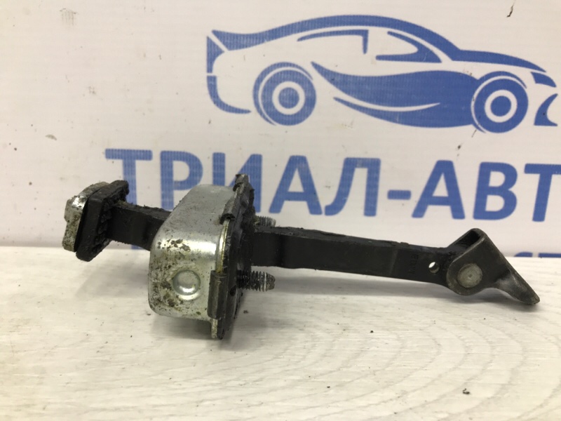 Ограничитель двери передний правый KIA Ceed 2006-2012 ED 1.6 diesel D4FB 793901H500 Б/У