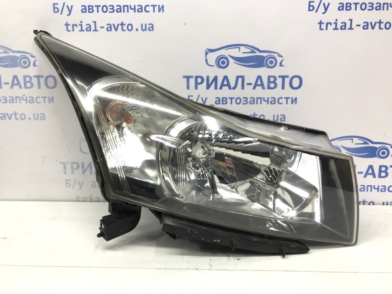 Фара правая галоген Chevrolet Cruze 2009-2016 J300 1.8 F18D4 95900042 Б/У