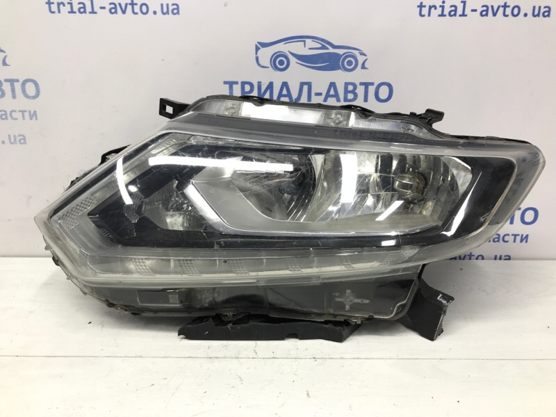 Фара левая галоген Nissan X-Trail 2014-2021 T32 1.6 diesel R9M 260604CC0C Б/У