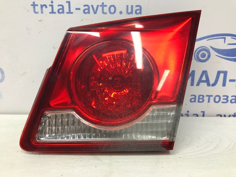 Фонарь задний внутренний правый Chevrolet Cruze 2009-2016 J300 1.8 F18D4 96830495 Б/У