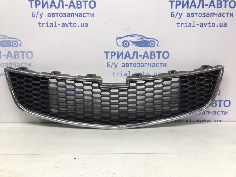 Решетка радиатора Chevrolet Cruze 2009-2016 J300 1.8 F18D4 96850786 Б/У