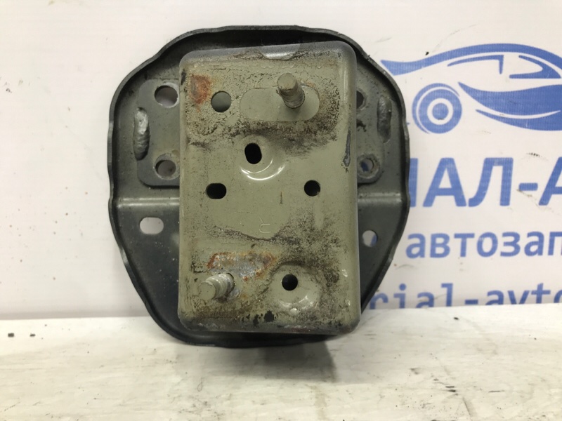 Кронштейн усилителя заднего бампера правый Juke 2010-2019 F15 1.6 turbo MR16DDT