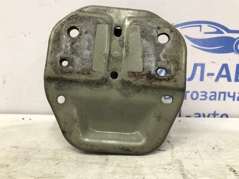 Кронштейн усилителя заднего бампера правый Nissan Juke F15 1.6 turbo MR16DDT