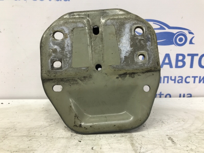 Кронштейн усилителя заднего бампера левый Juke 2010-2019 F15 1.6 turbo MR16DDT