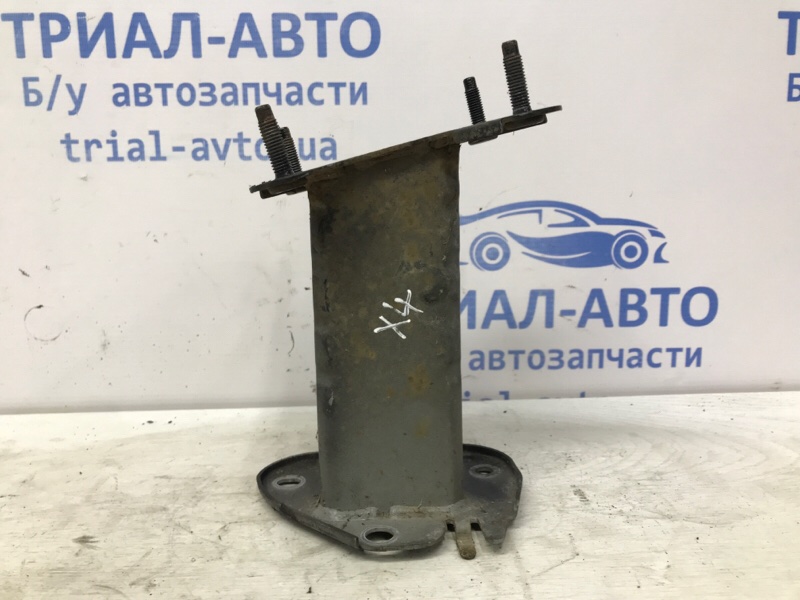 Запчасть кронштейн усилителя заднего бампера правый Nissan X-Trail 2014-2021 T32 1.6 diesel R9M H52114CCMA Б/У Кронштейн усилителя заднего бампера правый Nissan X-Trail 2014-2021 T32 1.6 diesel R9M H52114CCMA Б/У